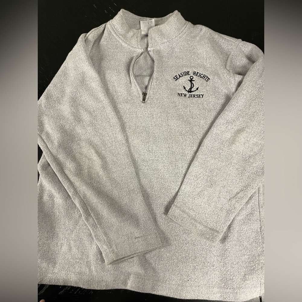 Women’s M 1/4 zip sweatshirt.